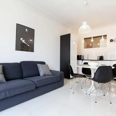 Modern & Cozy 150m From The Croisette شقة